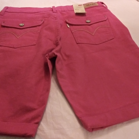 Levis Womens Shaping Bermuda Shorts 